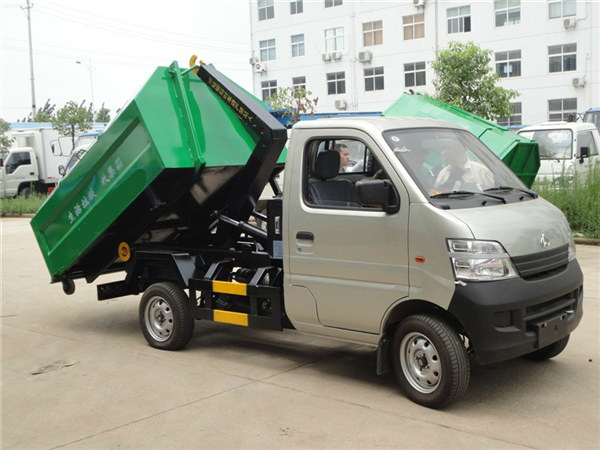 勾臂式垃圾車操作視頻