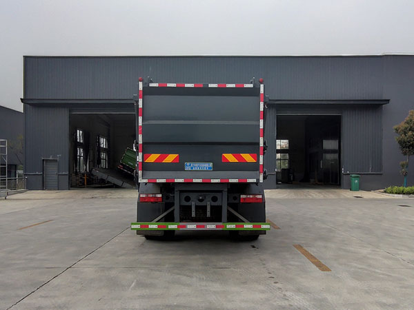 東風(fēng)D9(12方）自裝卸式掛桶垃圾車